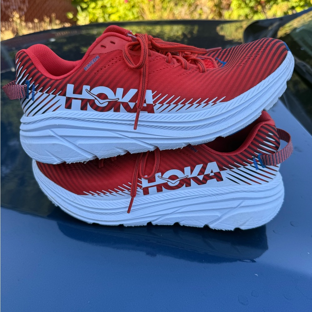 Mizuno Red and White Sneakers Sporty Design